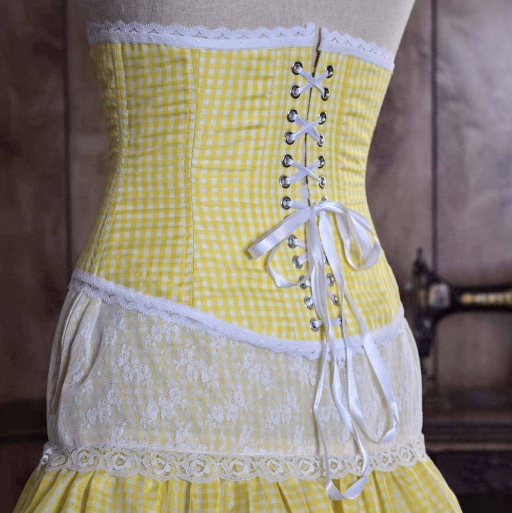 Underbust Corset with Tier Skirt - Picture 6 of 8
